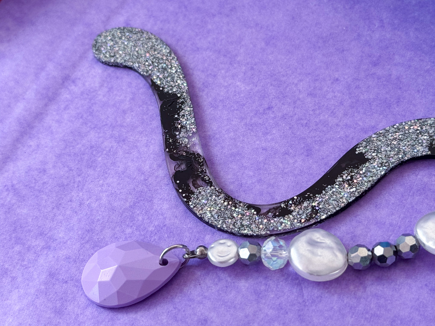 Wispy Bookmark - Liquid Tuxedo
