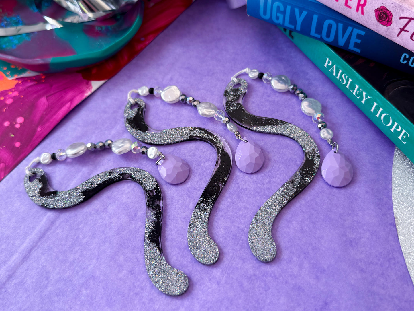 Wispy Bookmark - Liquid Tuxedo