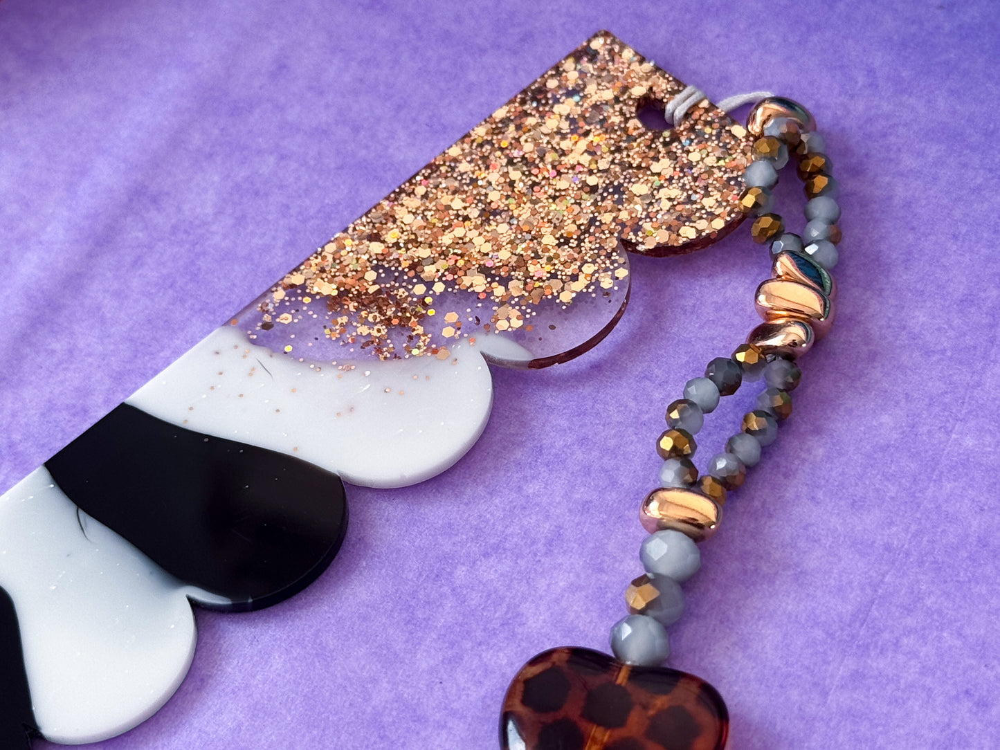 Petal Edge Bookmark - monochrome Muse