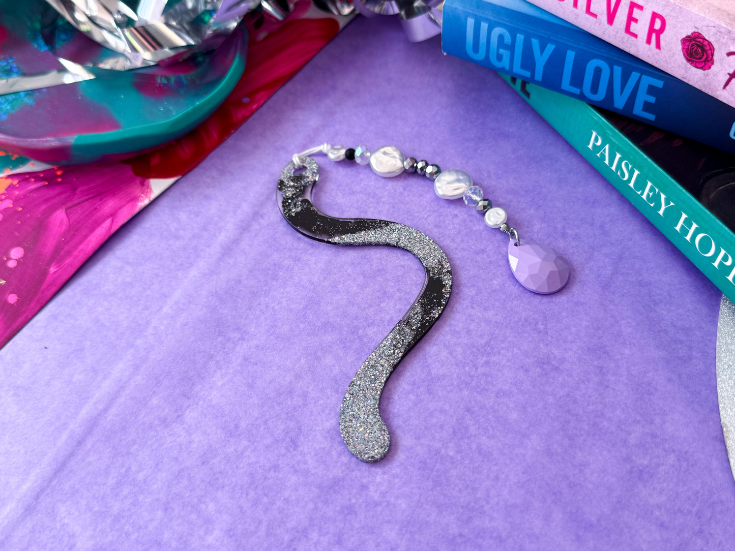 Wispy Bookmark - Liquid Tuxedo
