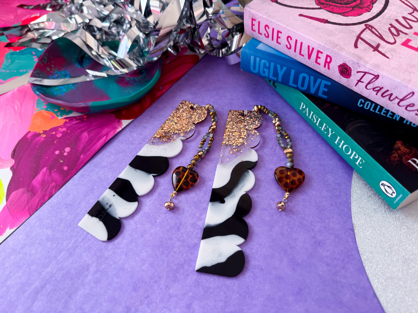 Petal Edge Bookmark - monochrome Muse