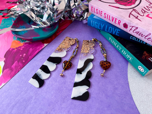 Petal Edge Bookmark - monochrome Muse