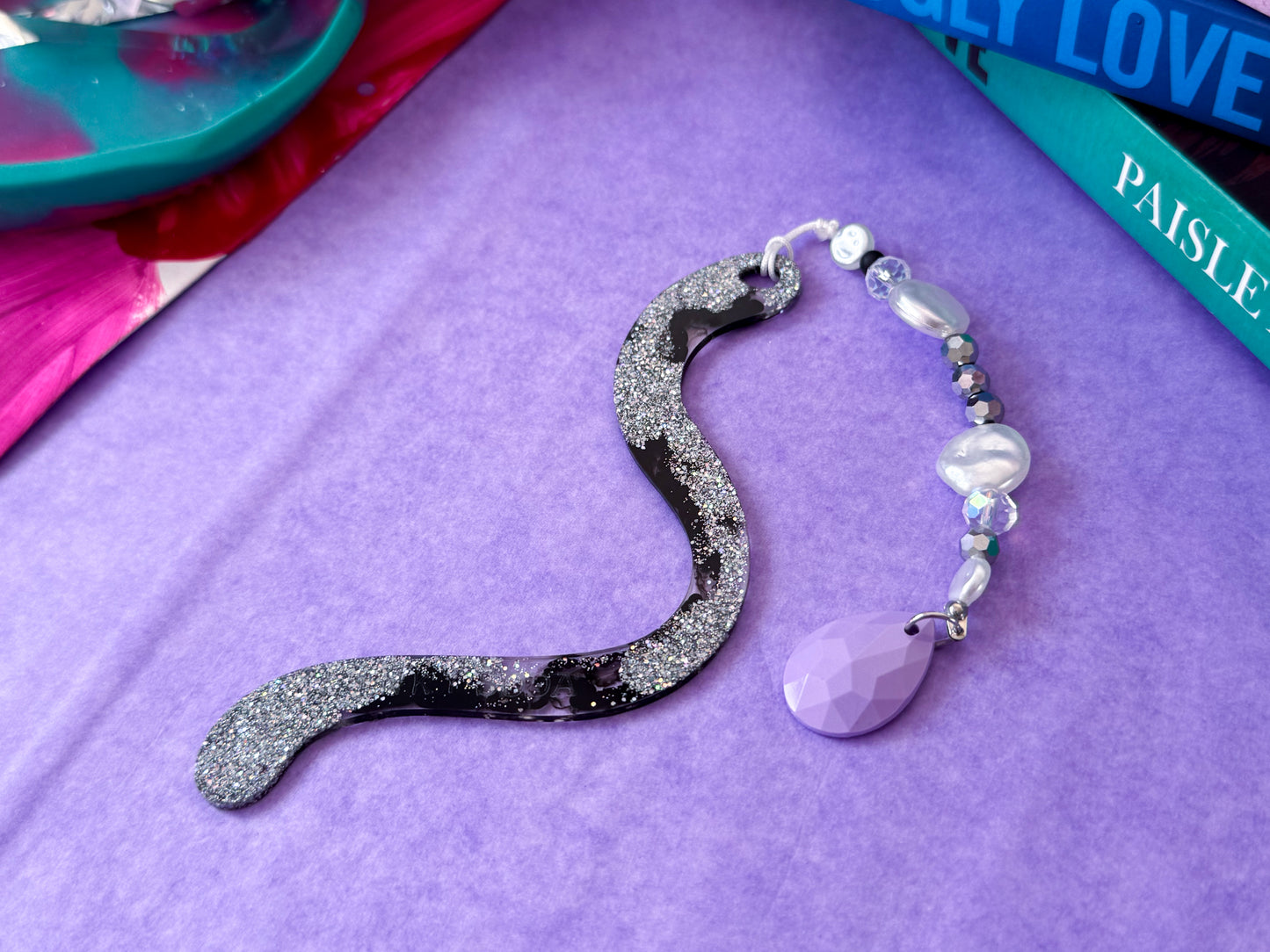 Wispy Bookmark - Liquid Tuxedo